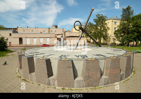 10.07.2016.Russie.kronstadt.Cadran solaire.Il est possible de déterminer l'heure solaire locale. Banque D'Images