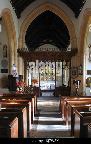 Vue intérieure de l'église paroissiale de Saint-Marys, Netherbury, Dorset, Royaume-Uni - John Gollop Banque D'Images