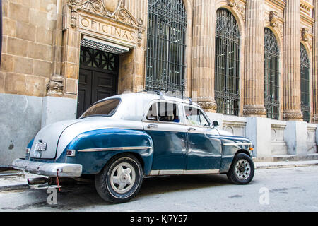 Scène de rue, vintage voiture américaine, la vieille Havane, Cuba Banque D'Images