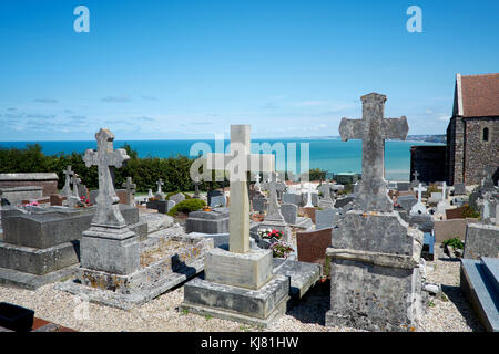 Cimetière avec vue sur la mer près de Varengeville-sur-mer, Normandie, France Banque D'Images
