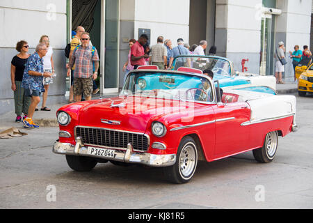 Scène de rue, vintage voiture américaine, la vieille Havane, Cuba Banque D'Images