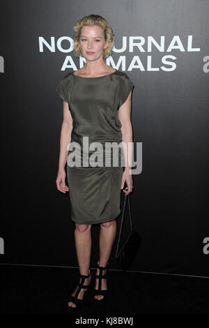 NEW YORK, NY - 17 NOVEMBRE : Gretchen mol assiste à la première des 'Nocturnal Animalss' New York au Paris Theatre le 17 novembre 2016 à New York. Personnes: Gretchen mol Banque D'Images