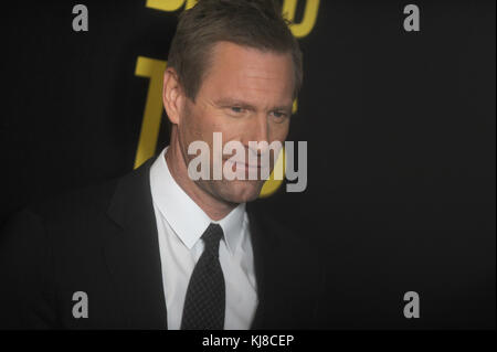 New York, NY - 14 novembre : Aaron Eckhart assiste à la route ouverte avec la condition physique des hommes l'hôte de la première de 'Purger' pour cette à amc Lincoln Square Theatre le 14 novembre 2016 à new york. Personnes : Aaron Eckhart Banque D'Images