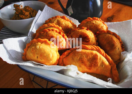 Crunchy puffs curry fait maison Banque D'Images