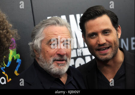 NEW YORK, NY - 22 AOÛT : Robert de Niro, Edgar Ramirez assiste à la première américaine 'Hands of Stone' au SVA Theater le 22 août 2016 à New York. Personnes : Robert de Niro, Edgar Ramirez Banque D'Images