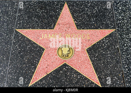 HOLLYWOOD, CA - 06 DÉCEMBRE : James Woods star sur le Hollywood Walk of Fame à Hollywood, Californie, le 6 décembre 2016. Banque D'Images