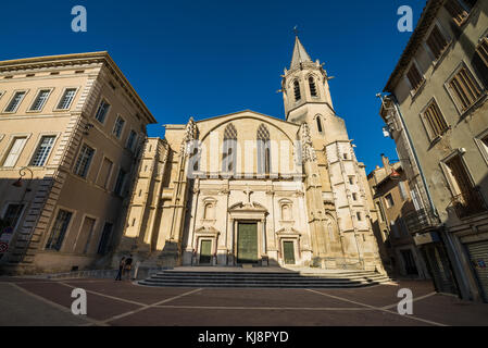 Extérieur de la Cathédrale Saint-Siffrein de Carpentras, la Provence, France, Europe. Banque D'Images