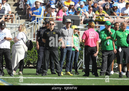 Samedi 21 octobre 2017 ; Ty Burrell sur la touche au match de l'UCLA. Les Bruins de l'UCLA ont battu les Ducks de l'Oregon par le score final de 31-14 au Rose Bowl à Pasadena CA. Featuring : Ty Burrell où : Pasadena, Californie, États-Unis quand : 22 Oct 2017 crédit : WENN.com Banque D'Images