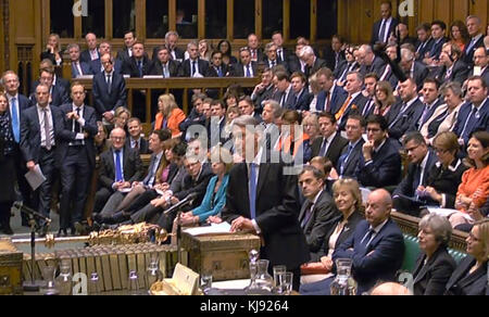 Le chancelier Philip Hammond remet son budget à la Chambre des communes de Londres. Banque D'Images