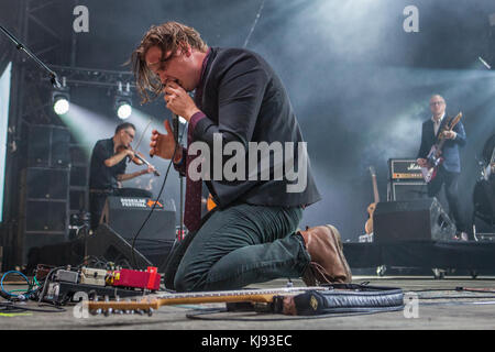 Danemark, Roskilde - 1er juillet 2017. Le groupe de rock danois Kellermensch donne un concert en direct pendant le festival de musique danois Roskilde Festival 2017. Ici, le chanteur Sebastian Wollf est vu en direct sur scène. (Crédit photo: Gonzales photo - Thomas Rasmussen). Banque D'Images