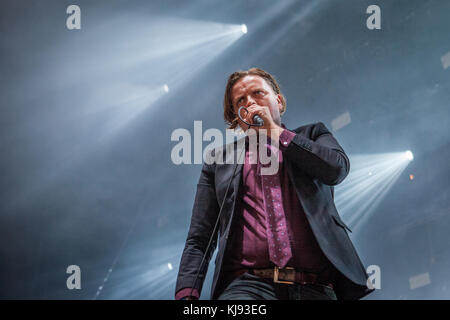 Danemark, Roskilde - 1er juillet 2017. Le groupe de rock danois Kellermensch donne un concert en direct pendant le festival de musique danois Roskilde Festival 2017. Ici, le chanteur Sebastian Wollf est vu en direct sur scène. (Crédit photo: Gonzales photo - Thomas Rasmussen). Banque D'Images