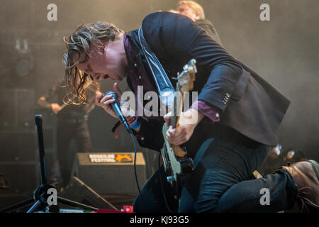 Danemark, Roskilde - 1er juillet 2017. Le groupe de rock danois Kellermensch donne un concert en direct pendant le festival de musique danois Roskilde Festival 2017. Ici, le chanteur Sebastian Wollf est vu en direct sur scène. (Crédit photo: Gonzales photo - Thomas Rasmussen). Banque D'Images