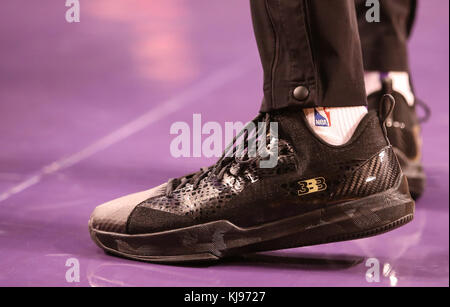 Los Angeles, CA, USA. 21 Nov, 2017. Balle Lonzo CHAUSSURES BBB pour les Chicago Bulls vs Los Angeles Lakers au Staples Center le 21 novembre 2017. (Photo par Jevone Moore/Cal Sport Media Network Television (veuillez contacter votre représentant des ventes pour l'utilisation de la télévision. Credit : csm/Alamy Live News Banque D'Images