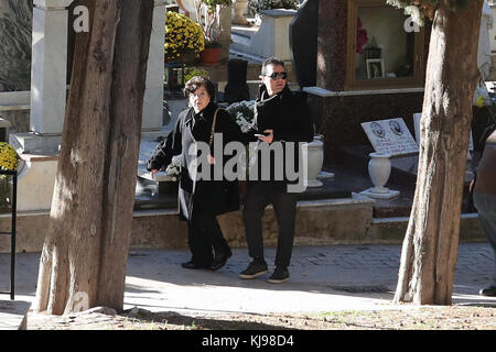 Corleone, Italie. 22 novembre, 2017. Corleone, un enterrement de Salvatore riina connu comme 'toto riina, le chef de la coupole, à Corleone. sur la photo la sortie du cimetière de la famille de 'toto riina. 22/11/2017, Corleone, italie : crédit photo indépendant srl/Alamy live news Banque D'Images