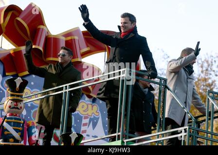 New York, NY, États-Unis. 23 novembre 2017. 98 Degrees Out and About pour le défilé du jour de Thanksgiving de Macy, New York, NY le 23 novembre 2017. Crédit : Kristin Callahan/Everett Collection/Alamy Live News Banque D'Images