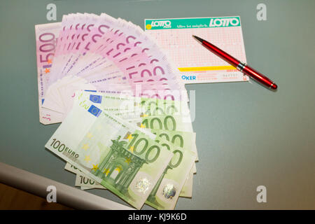 Billet de loterie avec euro bank note. Autriche loto. europa. Banque D'Images