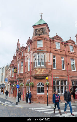 Le Taureau et l'Hôtel de l'étrier, un pub Wetherspoons dans la région de Northgate Street, Chester, Royaume-Uni Banque D'Images