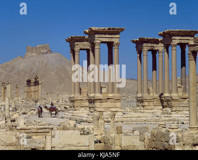 La Syrie. palmyre. tetrapylon. a marqué le deuxième pivot dans l'itinéraire de la rue Colonnade. plate-forme avec colonnes. monument romain. (Détruit en 2017 . guerre civile en Syrie). Banque D'Images