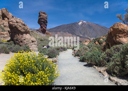 Roque cinchado à caldera de las canadas, derrière Pico del Teide, classé au patrimoine mondial de l'unesco, l'île de Tenerife, Canaries, Espagne Banque D'Images