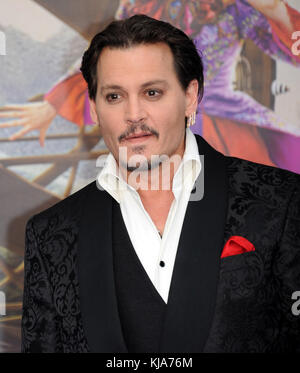 Londres, ANGLETERRE - 10 MAI : Johnny Depp assiste à la première UK de "Alice à travers le miroir" à l'Odeon Leicester Square le 10 mai 2016 à Londres, en Angleterre. People : Johnny Depp Banque D'Images