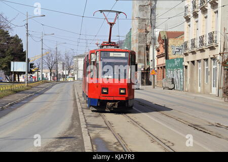 Tatra KT4 Rouge ancien tramway sur les rues de Belgrade, Serbie Banque D'Images