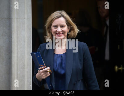 Secrétaire d'accueil, l'Ambre Rudd, député de Hastings et de seigle, feuilles numéro 10 Downing Street Banque D'Images