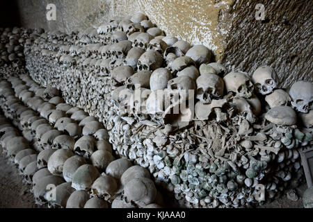 Naples. L'Italie. Cimetière Cimitero delle Fontanelle. Banque D'Images