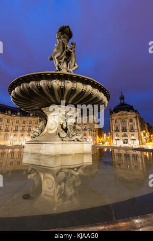 Fontaine des Trois Grâces sur la Place de la Bourse à Bordeaux. Nouvelle-Aquitaine, Bordeaux, France. Banque D'Images