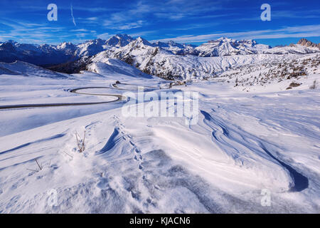 Paysage de neige de Passo Giau, Dolomites, Italie Banque D'Images