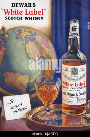 Dewar ÉTIQUETTE BLANCHE WHISKY annonce vers 1950 Banque D'Images