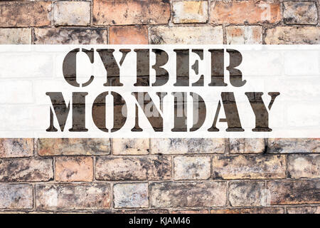 Texte d'annonce conceptuel montrant l'inspiration légende Cyber Monday. concept d'entreprise pour magasin de vente commode écrit sur vieille brique avec l'arrière-plan Banque D'Images