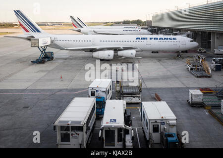 Airbus, agir à leurs portes à Paris Charles de Gaulle, l'aéroport de Roissy, aka en france. Banque D'Images