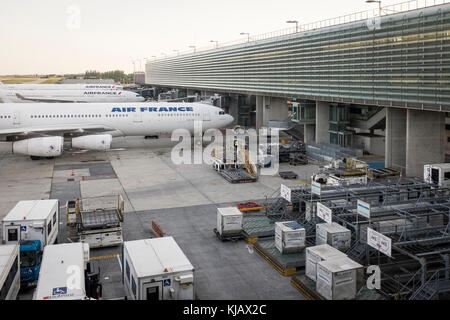 Airbus, agir à leurs portes à Paris Charles de Gaulle, l'aéroport de Roissy, aka en france. Banque D'Images