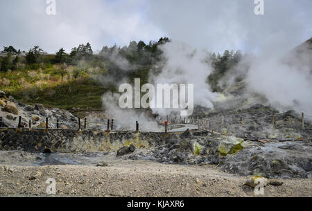 Hot spring tamagawa à Akita, Japon. tamagawa est le plus haut taux de débit Hot spring, il a le plus de l'eau acide au Japon. Banque D'Images