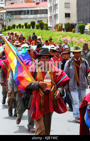 Les partisans du gouvernement de prendre part à un gouvernement pro soutenir mars prévoit de construire une route à travers le TIPNIS, La Paz, Bolivie Banque D'Images