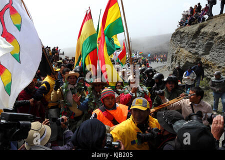 Le VIII Mars dans la défense de la TIPNIS (qui quitté Trinidad le 15 août 2011) à La Cumbre de la journée avant d'arriver à La Paz, Bolivie Banque D'Images