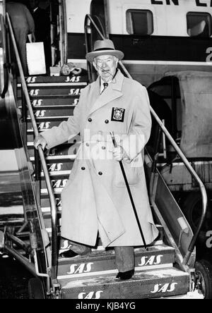 Une image de l'acteur américain Charles Coburn capturée à l'aéroport Kastrup de Copenhague, au Danemark. Coburn est connu pour ses rôles notables à Hollywood au début et au milieu du XXe siècle. Banque D'Images