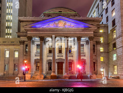 L'ancien bâtiment de la Banque de Montréal, à la place d'armes à Montréal, Québec, canada la nuit. Banque D'Images