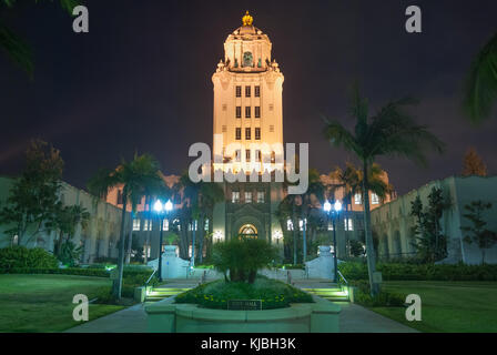 Los Angeles - le 15 mai 2007 : Los Angeles city hall de nuit. Le beverly hills hôtel de ville est un bâtiment historique et hôtel de ville de Los Angeles, Calif. Banque D'Images