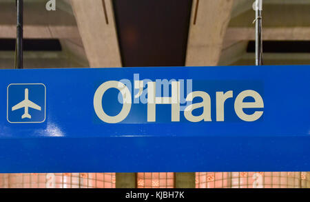 Chicago - 8 septembre 2015 : la station de métro menant à l'aéroport O'Hare de Chicago. Banque D'Images