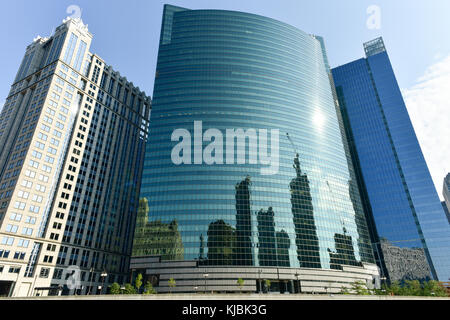 Chicago, Illinois - 5 septembre 2015 : 333 West Wacker Drive est un immeuble immeuble de bureaux à Chicago, Illinois. sur la rivière Chicago, le buildi Banque D'Images