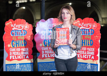 Roma, Italie. 22 nov, 2017. L'actrice et chanteuse italienne violante placido pendant une séance de photos pour la présentation du livre "vrai" everychildismychild et histoires magiques de petite, beaucoup de bonheur" au lian club à Rome, avec la présence de certains protagonistes de l'univers de divertissement italien. crédit : matteo nardone/pacific press/Alamy live news Banque D'Images