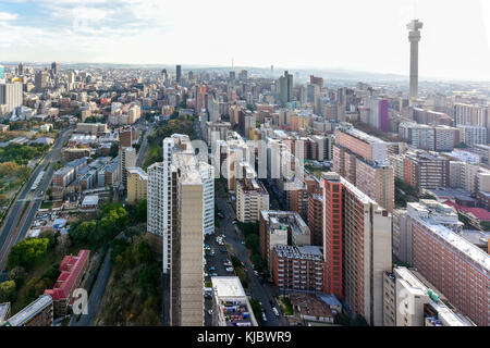 La hillbrow tower (jg strijdom tower) est une tour haute situé dans le quartier de Hillbrow, à Johannesburg, Afrique du Sud. Banque D'Images