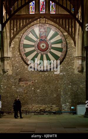 Table ronde suspendue dans le Grand Hall du château de Winchester, Winchester, Royaume-Uni Banque D'Images