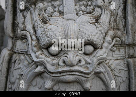 Une statue d'un animal de la mythologie chinoise dans le Wat Arun, Temple de l'aube à Bangkok, Thaïlande. Banque D'Images