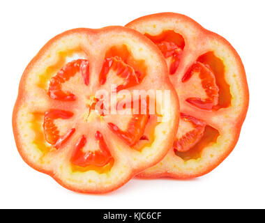 Tranches de tomate isolé sur fond blanc. détail de tomate rouge coupé arrondi avec chemin de détourage. Banque D'Images