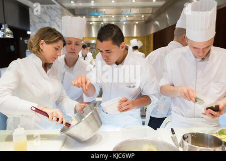 Restaurant la scène à l'hôtel le Prince de Galles à Paris, cuisinière : Stéphanie le Querec Banque D'Images