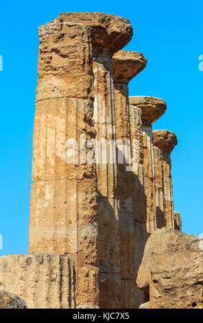 Temple en ruines d'héraclès colonnes de célèbre ancienne vallée des temples, Agrigente, Sicile, Italie. unesco world heritage site. Banque D'Images