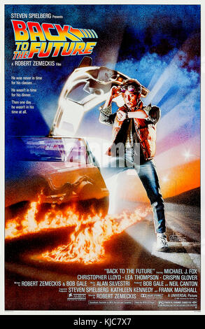 Retour vers le futur (1985) réalisé par Robert Zemeckis avec Michael J. Fox, Christopher Lloyd et Lea Thompson. Marty McFly tente de revenir à partir de 1955 en un temps de déplacement modifié par DeLorean Doc Brown. Banque D'Images