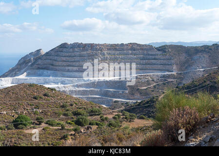 La montagne de sel sur l'île de Crète, dans une journée ensoleillée. Banque D'Images